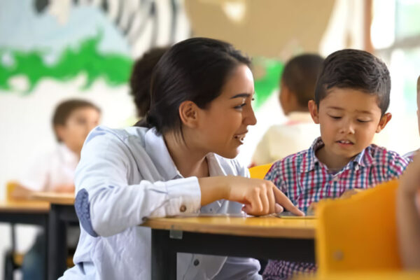 Apa-Itu-Shadow-Teacher-Peran-dan-Manfaatnya-untuk-Perkembangan-Anak