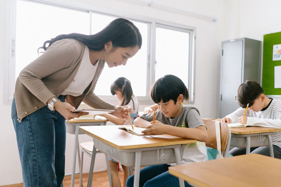 Shadow-Teacher-Bukan-Hanya-untuk-Anak-Berkebutuhan-Khusus